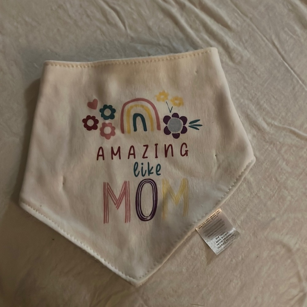 Amazing like mom cloth bib